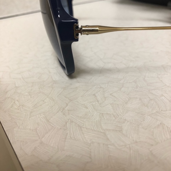 Tory Burch NWOT 😍sunglasses - Picture 7 of 8